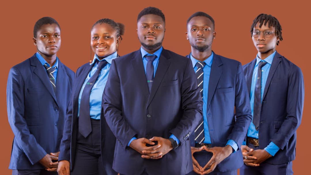 Étudiants diplômés célébrant leur réussite